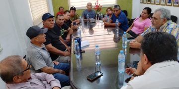 Atienden gobierno local y Capama a los integrantes del comité vecinal de agua potable La Pradera