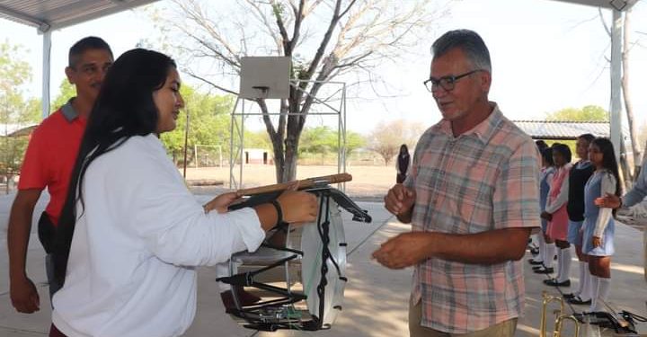 Gobierno municipal de Buenavista entrega apoyos a la Secundaria 18 de Marzo