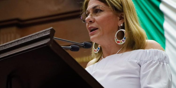 Muchas familias dejan en la calle a sus adultos mayores: Diputada Luz García