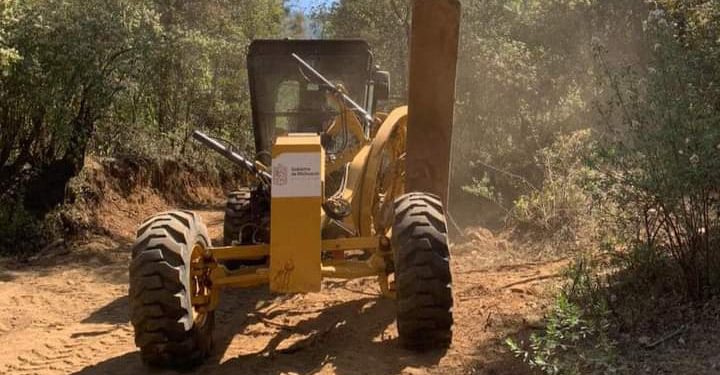 Ayuntamiento de Pátzcuaro rehabilita camino entre Las Palmitas y Cuanajo
