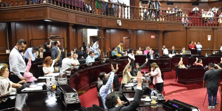 Garantiza 75 Legislatura atención al desarrollo de la personalidad de niños y adolescentes