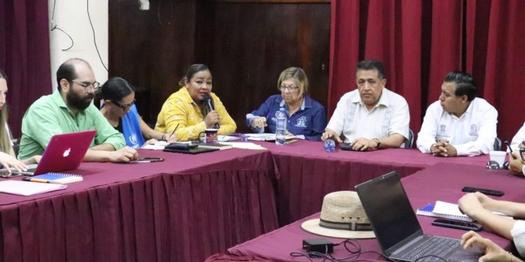 Alcalde pide se extienda atención a familias que viven en comunidades en conflicto.