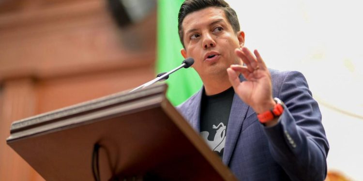 Propone diputado Oscar Escobar permiso laboral para mujeres durante menstruación