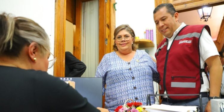 Programa de apoyo a mujeres con cáncer estará en la Constitución del Estado