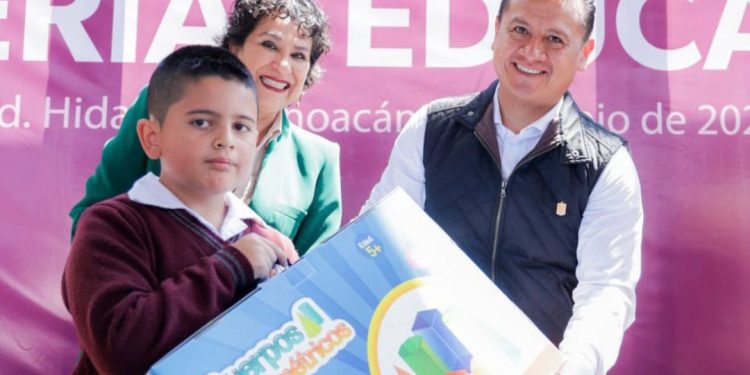 Educación pública, eje de la transformación en Michoacán: Torres Piña