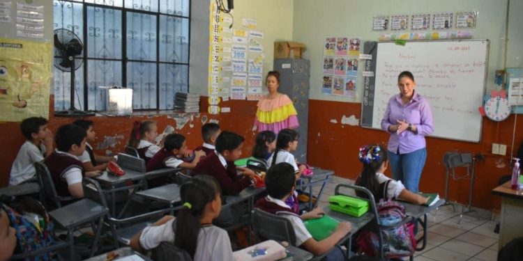 Lleva diputada Ivonne Pantoja jornada de salud bucal a escuela primaria de Zamora