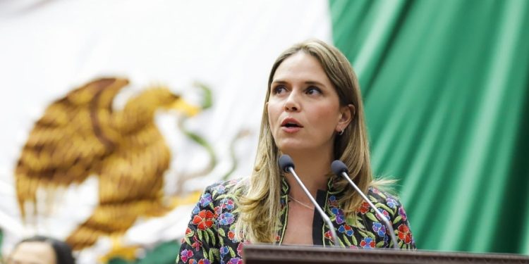 Endurecer las penas por robo a escuelas en Michoacán, propone Daniela De Los Santos.