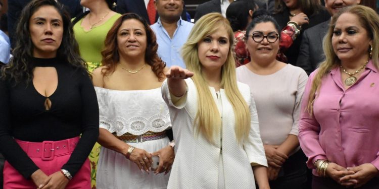Congreso toma protesta a Martha Magaly Vega Alfaro, nueva Magistrada del STJE