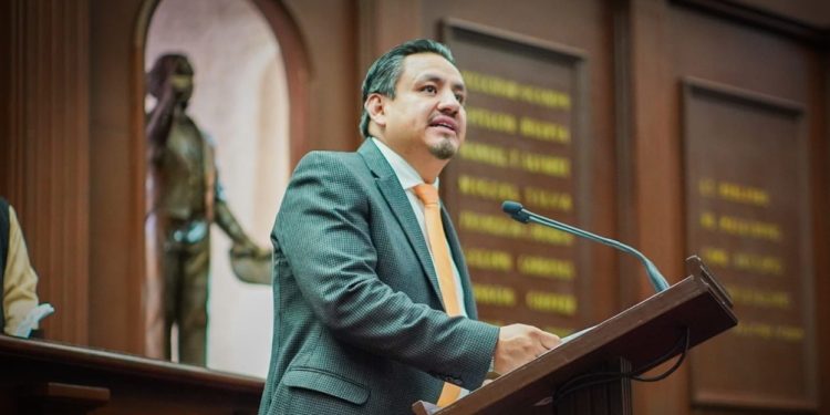 Escuelas deben adoptar medidas que prevengan el acoso: Víctor Manríquez