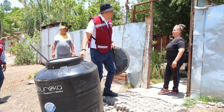Juan Carlos Barragán entregó apoyos para la vivienda a colonias de Morelia