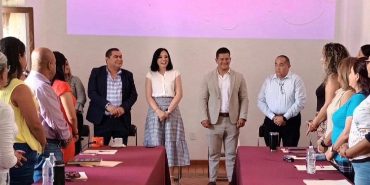 Celebra Víctor Zurita gran participación de trabajadores en Curso-Taller de Lengua de Señas