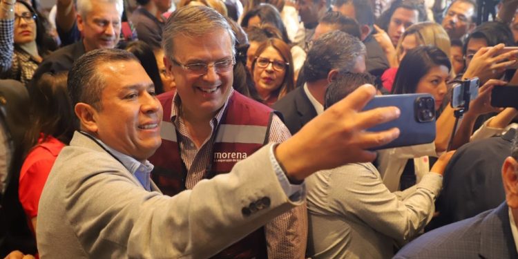 Juan Carlos Barragán acompaña registro de Marcelo Ebrard