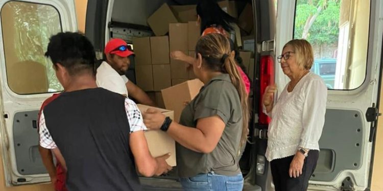 Atiende DIF municipal a personas refugiadas en la parroquia y casa ejidal de la comunidad de Presa del rosario