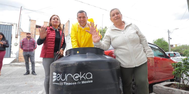 Juan Carlos Barragán entrega apoyos para la vivienda en Trincheras