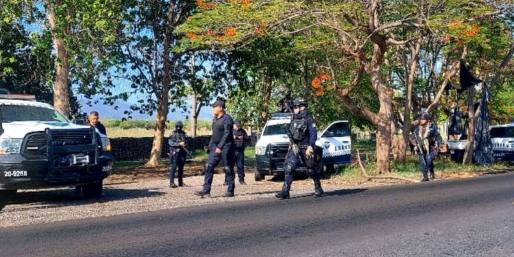 Guardia Civil, GN y Ejército garantizan libre tránsito en vialidades de Tierra Caliente