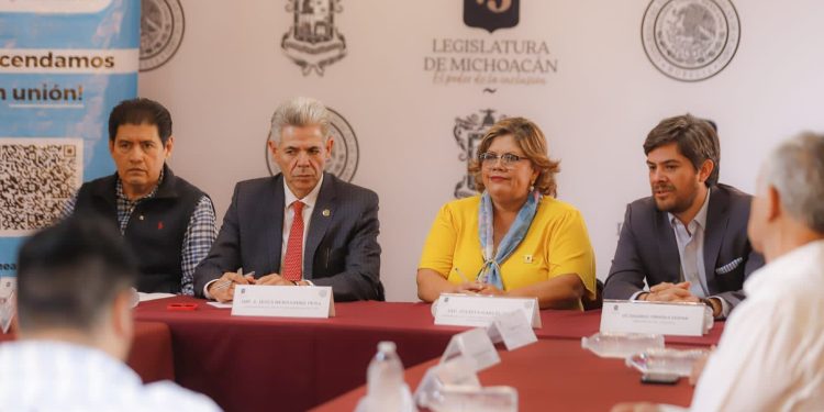 75 Legislatura traza ruta de trabajo con el Cesmich