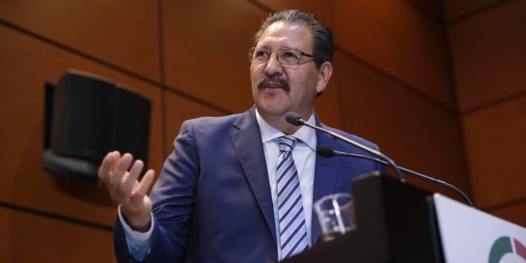 El presidente Andrés Manuel López Obrador, que quien quiera ser candidato y esté en la administración pública, que renuncie