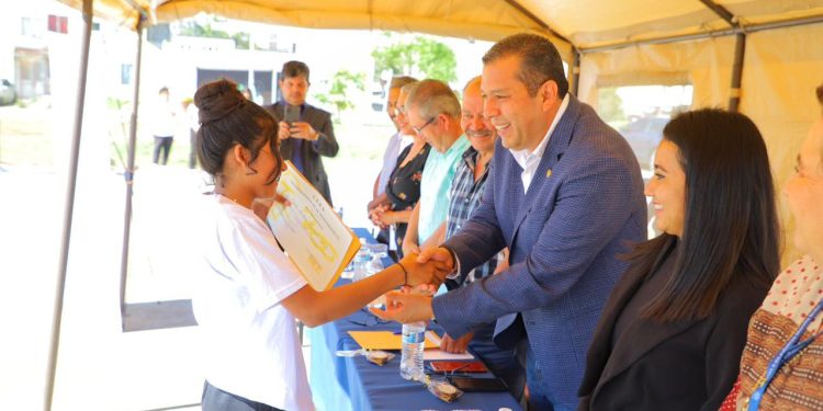 Juan Carlos Barragán clausura ciclo escolar del CEBA en Villas del Pedregal