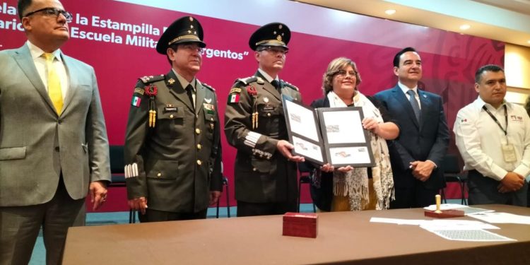 Ceremonia de Réplica de cancelación de la Estampilla Postal conmemorativa al “75 Aniversario de la Escuela militar de sargentos”