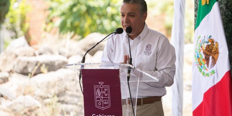 A los maestros les cumplimos y ellos cumplieron con un año completo sin paros: Luis Navarro