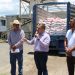 Entrega Bladimir González fertilizantes a productores tarimbarenses