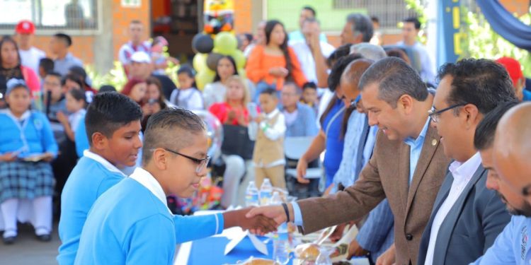 Échale una Mano a las Escuelas, programa de Juan Carlos Barragán incrementará beneficios el siguiente ciclo escolar