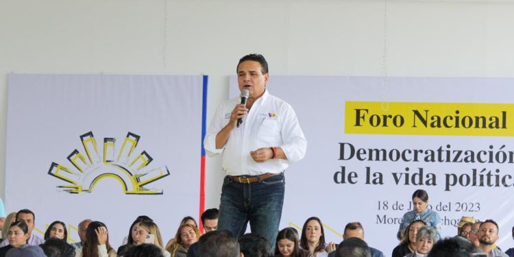 Propone Silvano Aureoles un régimen parlamentario para garantizar la democracia en México