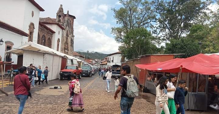 Reubicarán a Comerciantes que invaden calles de la plaza Gertrudis Bocanegra en Pátzcuaro