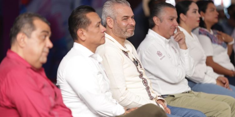 En Zitácuaro, Bedolla y Torres Piña clausuran foros de gobernabilidad