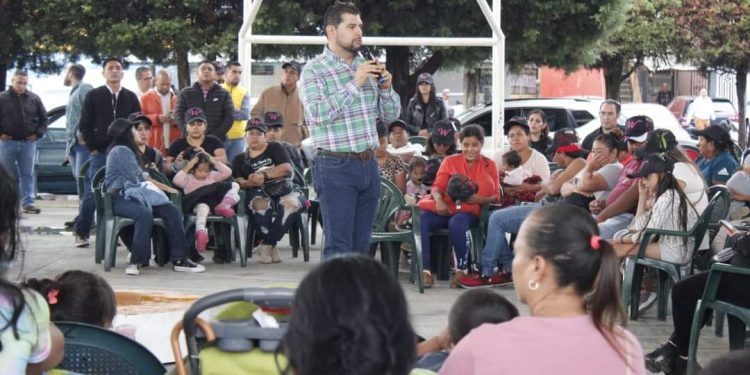 Octavio Ocampo toma protesta a nueva dirigencia municipal del PRD en Zacapu