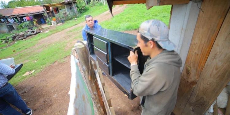 Juan Carlos Barragán promueve el programa Fuera Tiliches