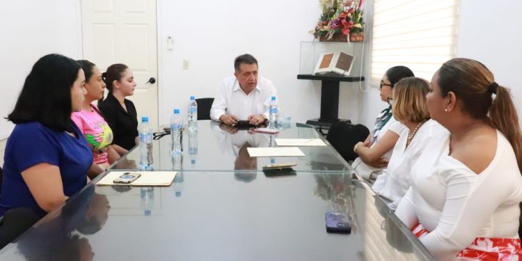 Firma convenio Universidad Montrer y gobierno local