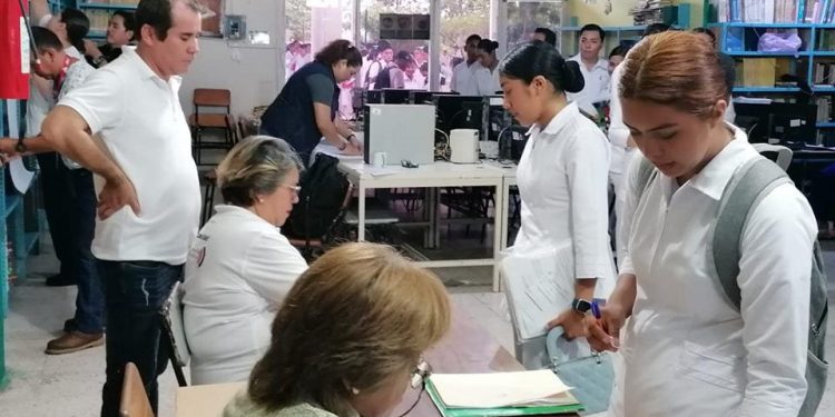 Conalep entrega plazas para servicio social en Enfermería en LC