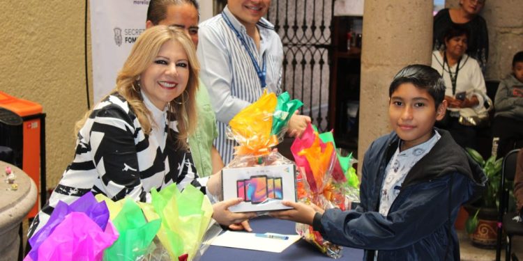 Premia SEFECO Cultura del Ahorro en niñas y niños