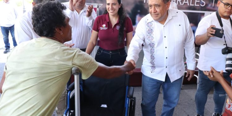 Con éxito Feria Integral del Bienestar en Apatzingán.