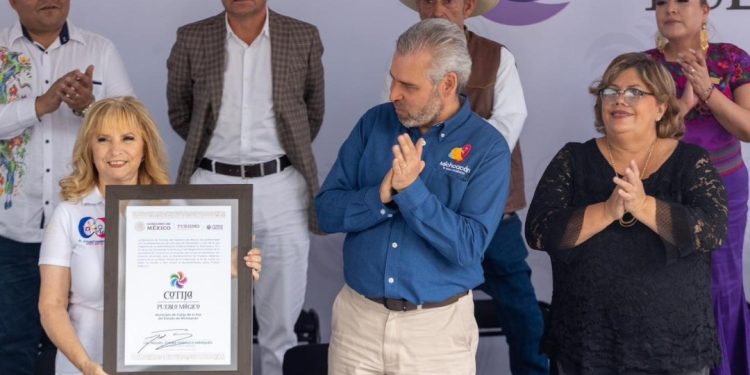 Julieta García Zepeda asiste a entrega del reconocimiento a Cotija como Pueblo Mágico