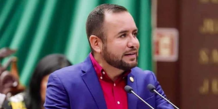 Demanda Reyes Galindo aplicar la ley para que padres ausentes en Michoacán cumplan con su deber económico