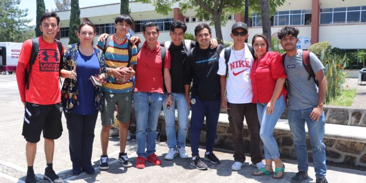 UTM celebra 23 años y estrena cancha de fútbol