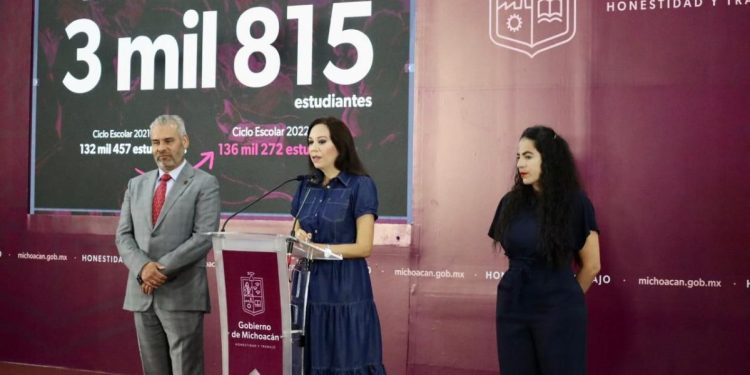 Se inscriben 15 mil estudiantes más de media superior y superior