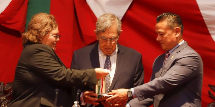 México debe reencauzarse a la auténtica democracia: Cuauhtémoc Cárdenas