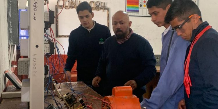 Aporta Conalep Michoacán mil 300 técnicos profesionales que necesitan empresas globales