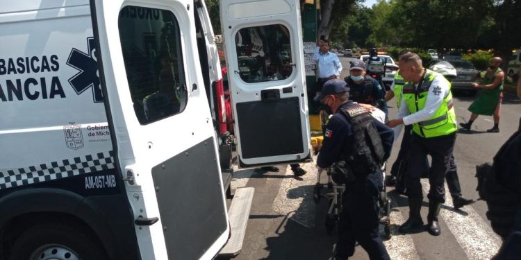 Atiende SSP hecho de tránsito en La Huerta, hay una persona asegurada