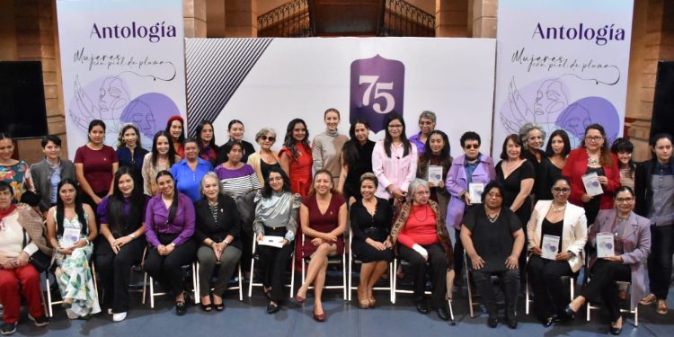 Presenta Congreso local la Antología “Mujeres con Piel de Pluma”