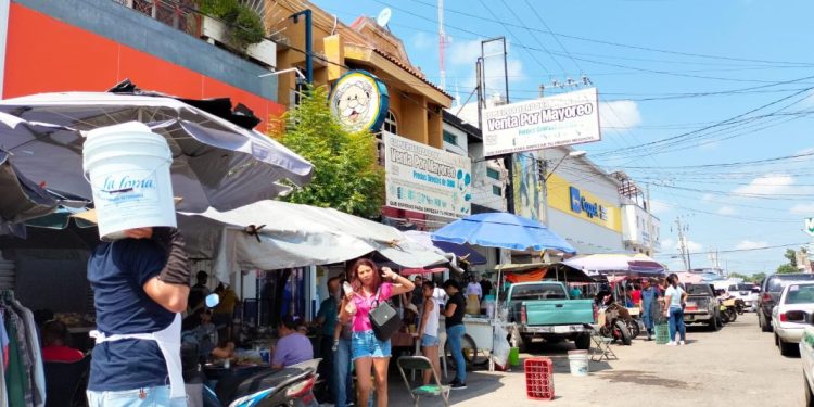 Restablecida actividad comercial en Apatzingán.