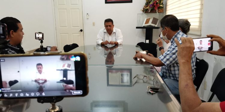 Cortadores de limón recibirán más de 2 mil despensas y víveres por parte de José Luis Cruz Lucatero.