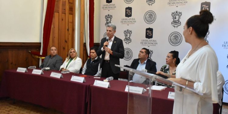 Capacitación y profesionalización permanentes, vitales en el servicio público: Jesús Hernández