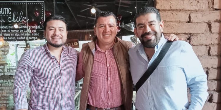 Paco Huacus Diputado Federal por Apatzingán mantiene acercamiento con líderes sociales de Michoacán