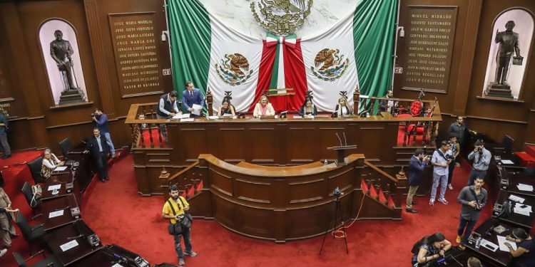 Por medio de juicio político, Congreso de Michoacán inhabilitó por diez años a ex auditor del Estado