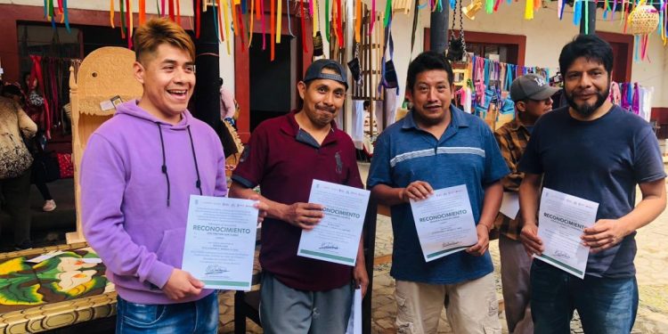 Premian las mejores 26 artesanías en concurso de Cuanajo