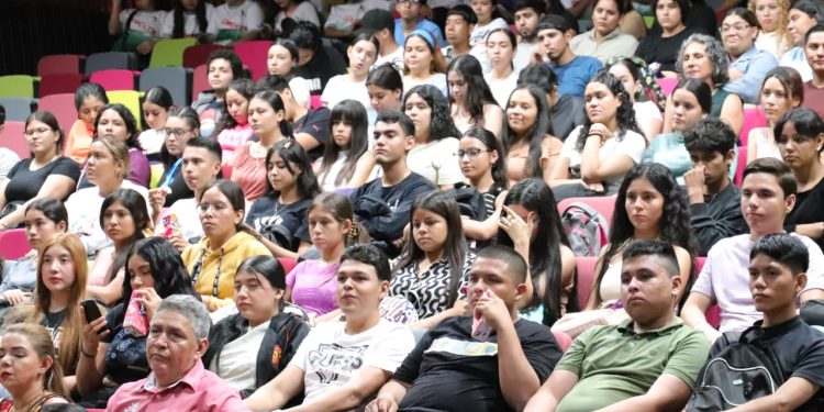 Con éxito se realiza Feria del Emprendedor.